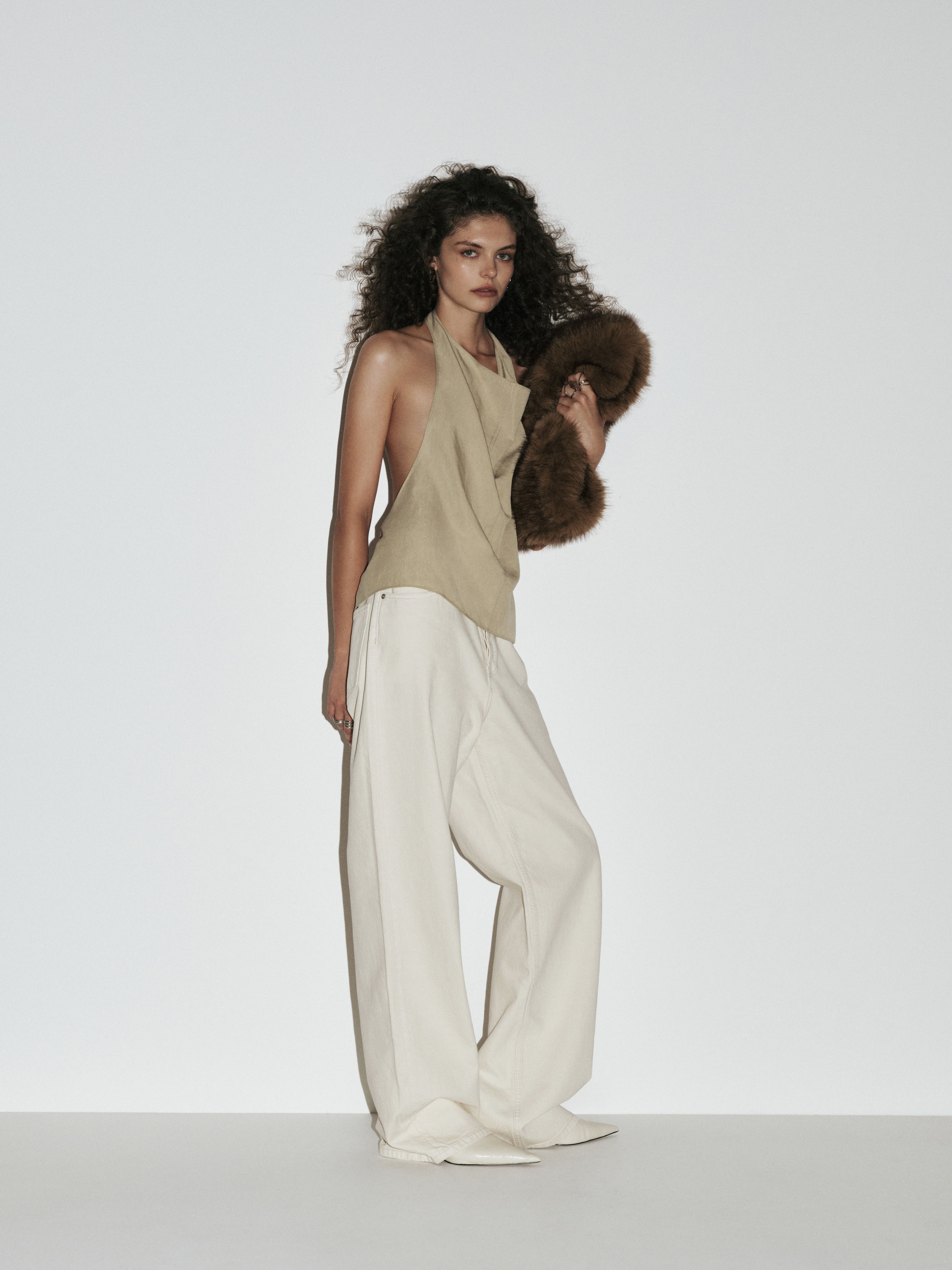 20250117_HENNE_AW26_Look_05_0384_FilmGrade.jpg